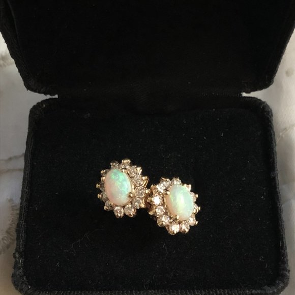 14K Yellow Gold Dual Design Opal Diamond Ring - Picture 4 of 6